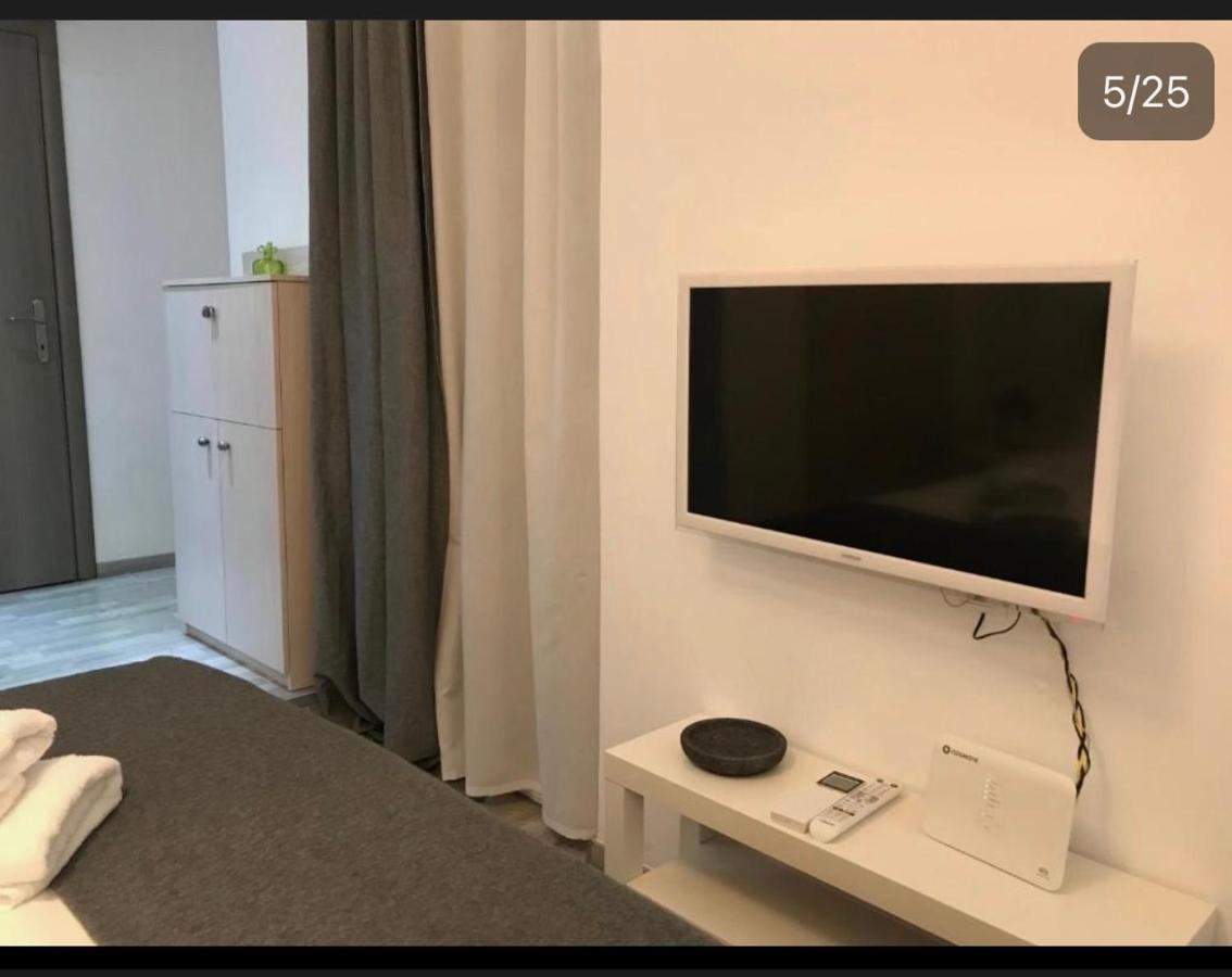 Small Budget Diamond Apartment In Agias Sofias. Soluň Exteriér fotografie
