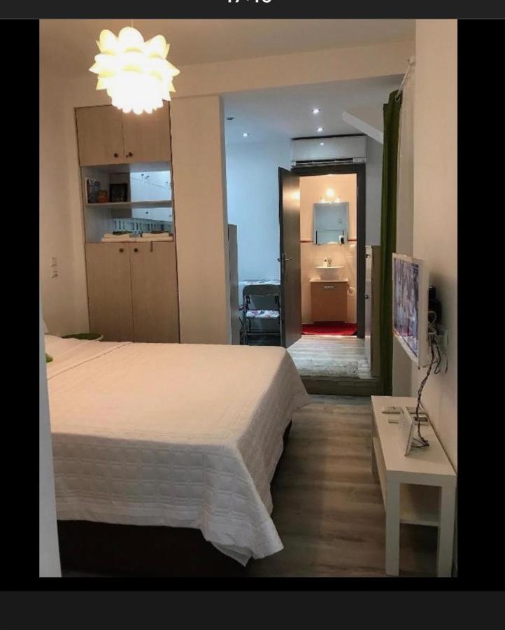 Small Budget Diamond Apartment In Agias Sofias. Soluň Exteriér fotografie