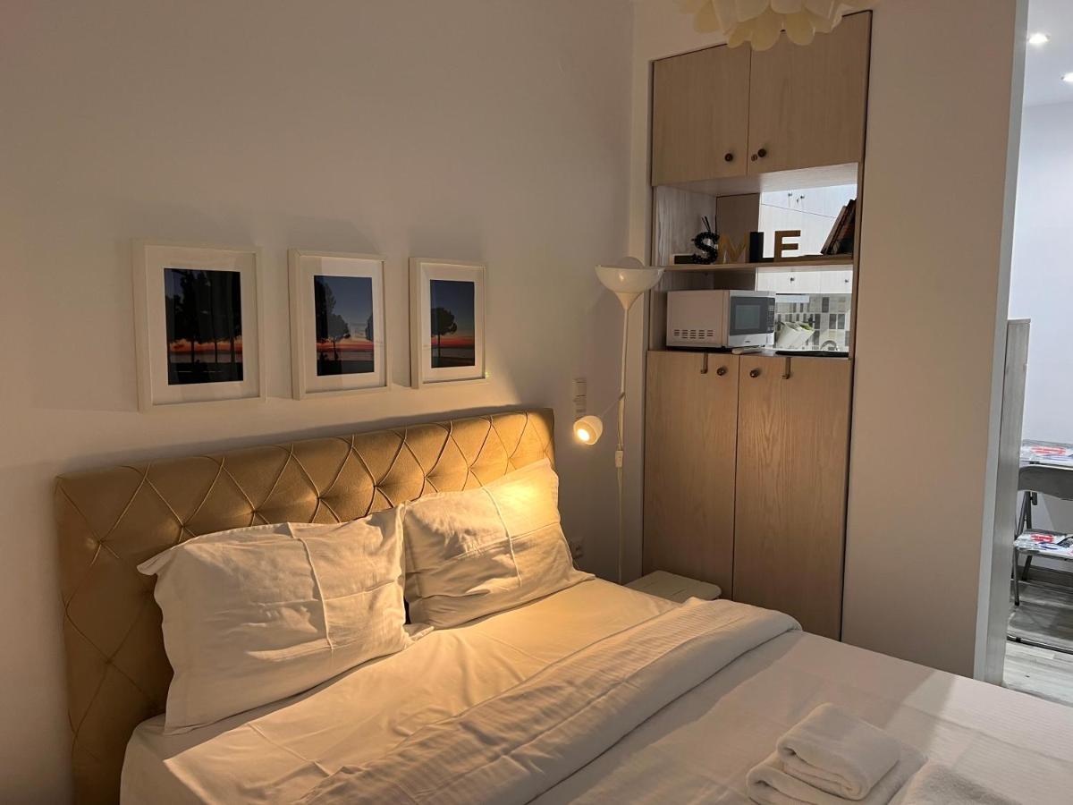 Small Budget Diamond Apartment In Agias Sofias. Soluň Exteriér fotografie