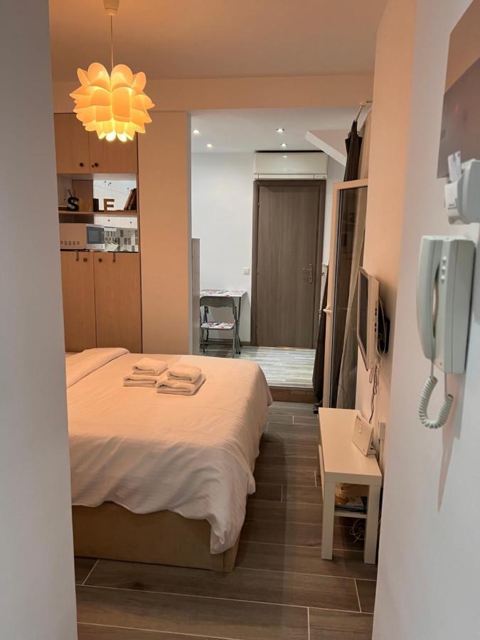 Small Budget Diamond Apartment In Agias Sofias. Soluň Exteriér fotografie