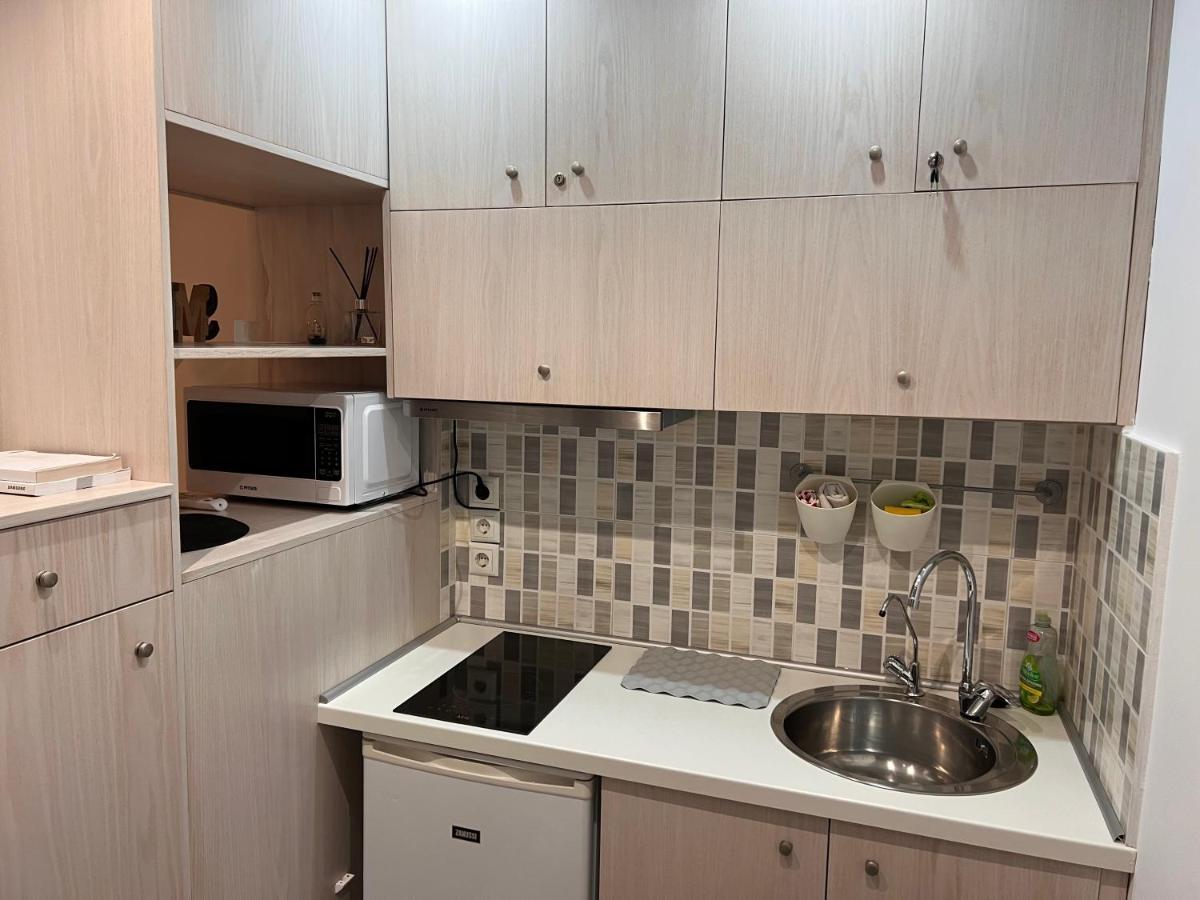 Small Budget Diamond Apartment In Agias Sofias. Soluň Exteriér fotografie